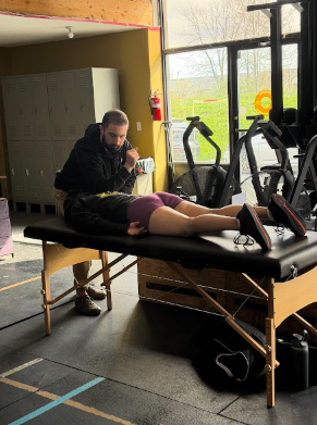  Physical therapist performing a one-on-one movement assessment with a patient at a performance physical therapy clinic in Enfield, CT