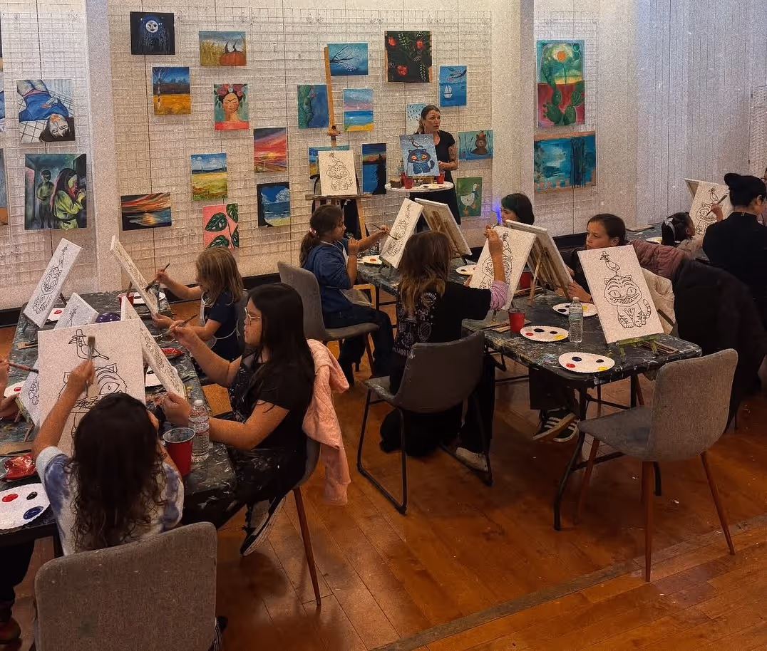 Group kids art class in Corona, CA