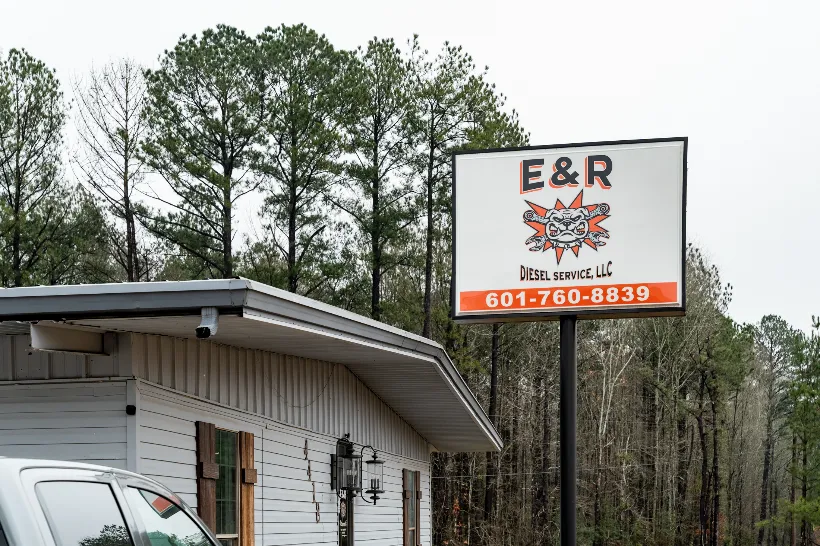 E&R Diesel Service, LLC sign with phone number 601-760-8839 outside heavy-duty repair shop in Jackson, MS.