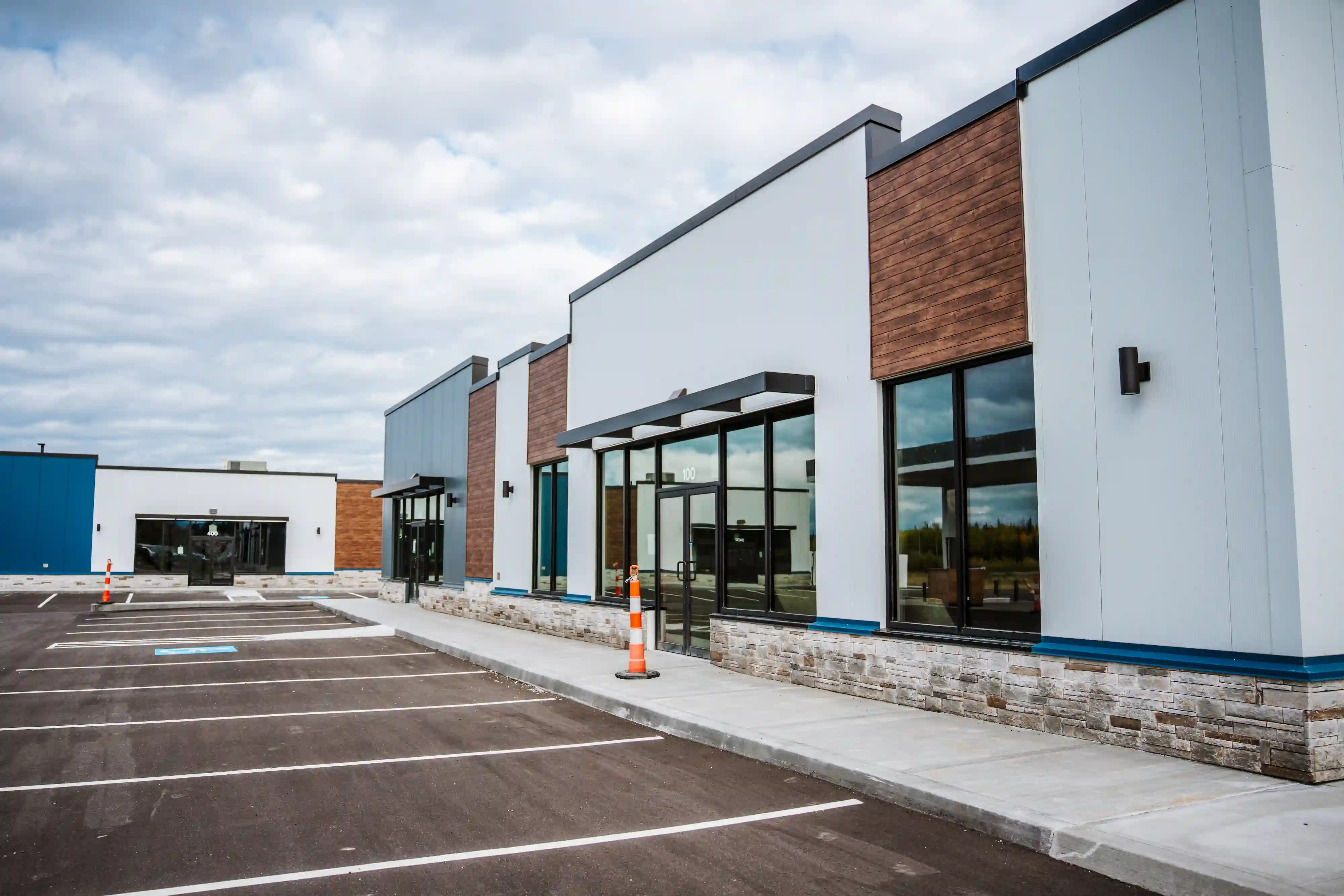 commercial leasing strip mall