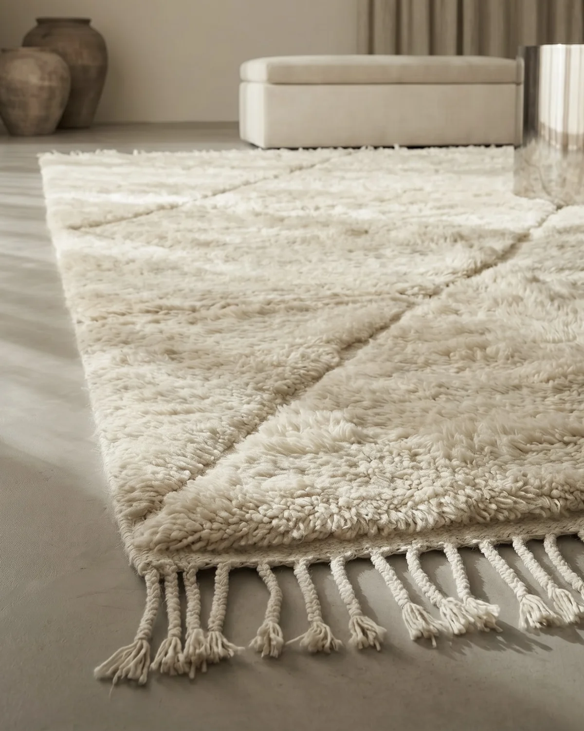 Lou handwoven Moroccan rug – low-angle detail of dense ivory wool pile and knotted fringe in a neutral contemporary interior