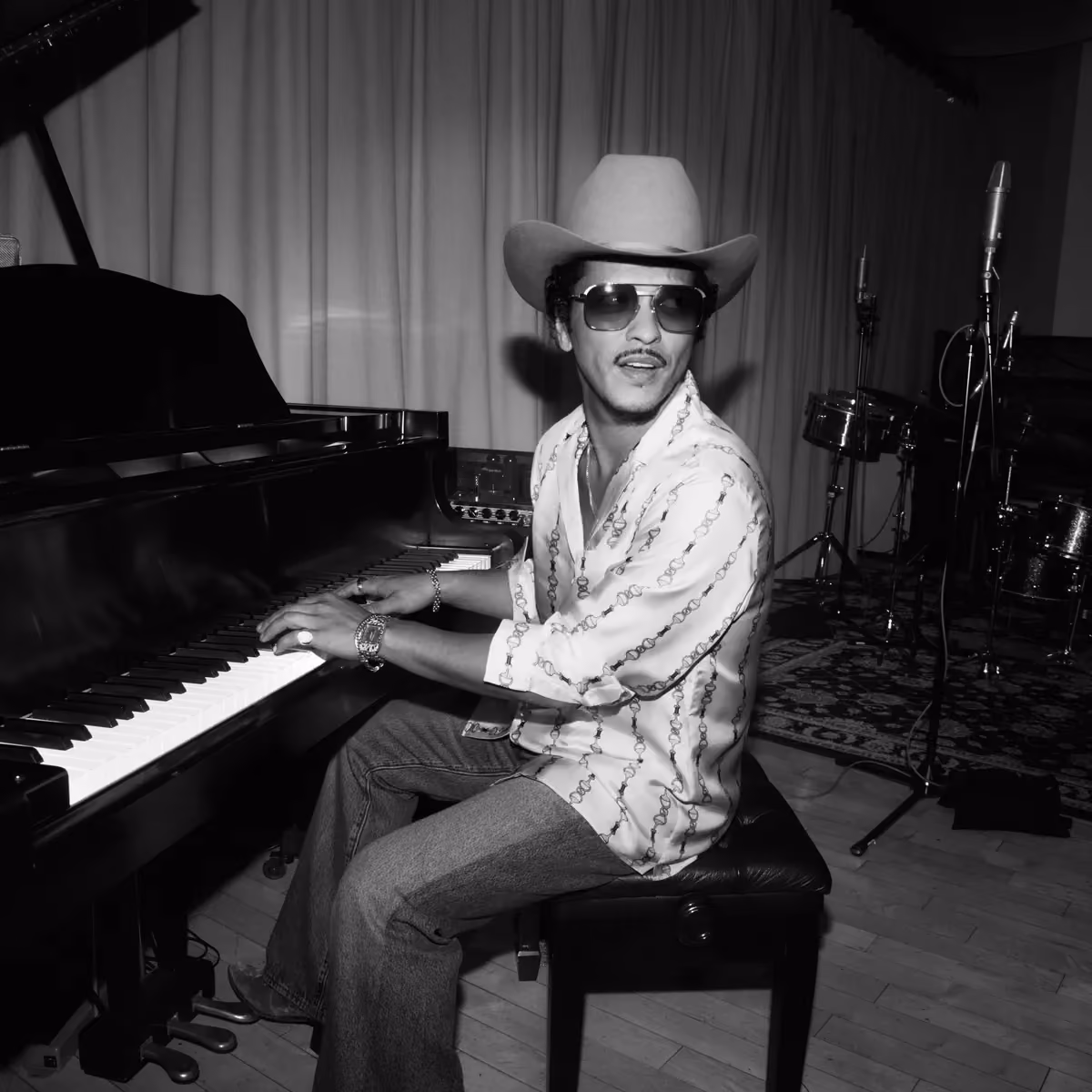 Bruno Mars — Bruno Mars' First Album in a Decade Arrives Next Month | Pit