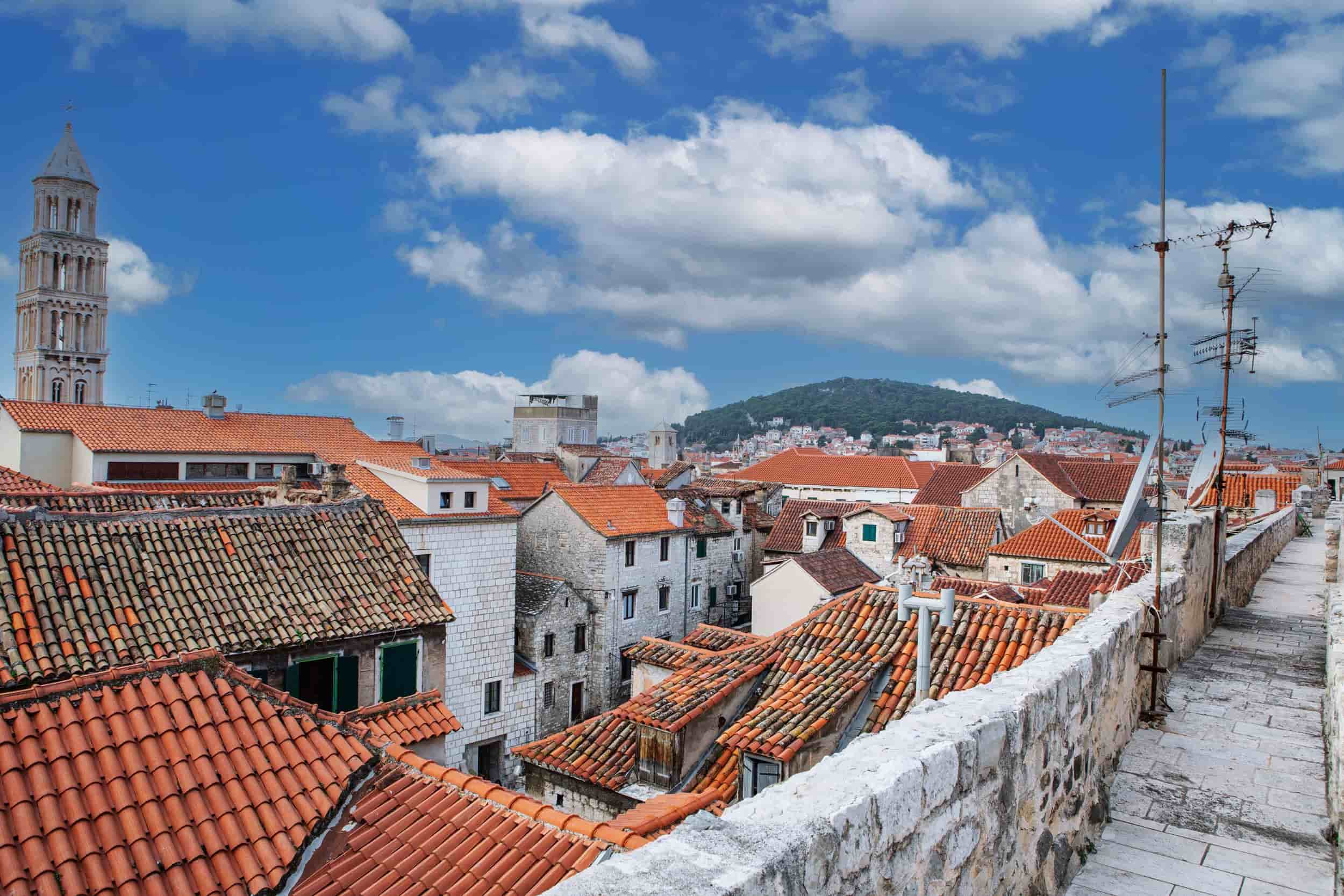 North wall walkway above the Golden Gate, Split