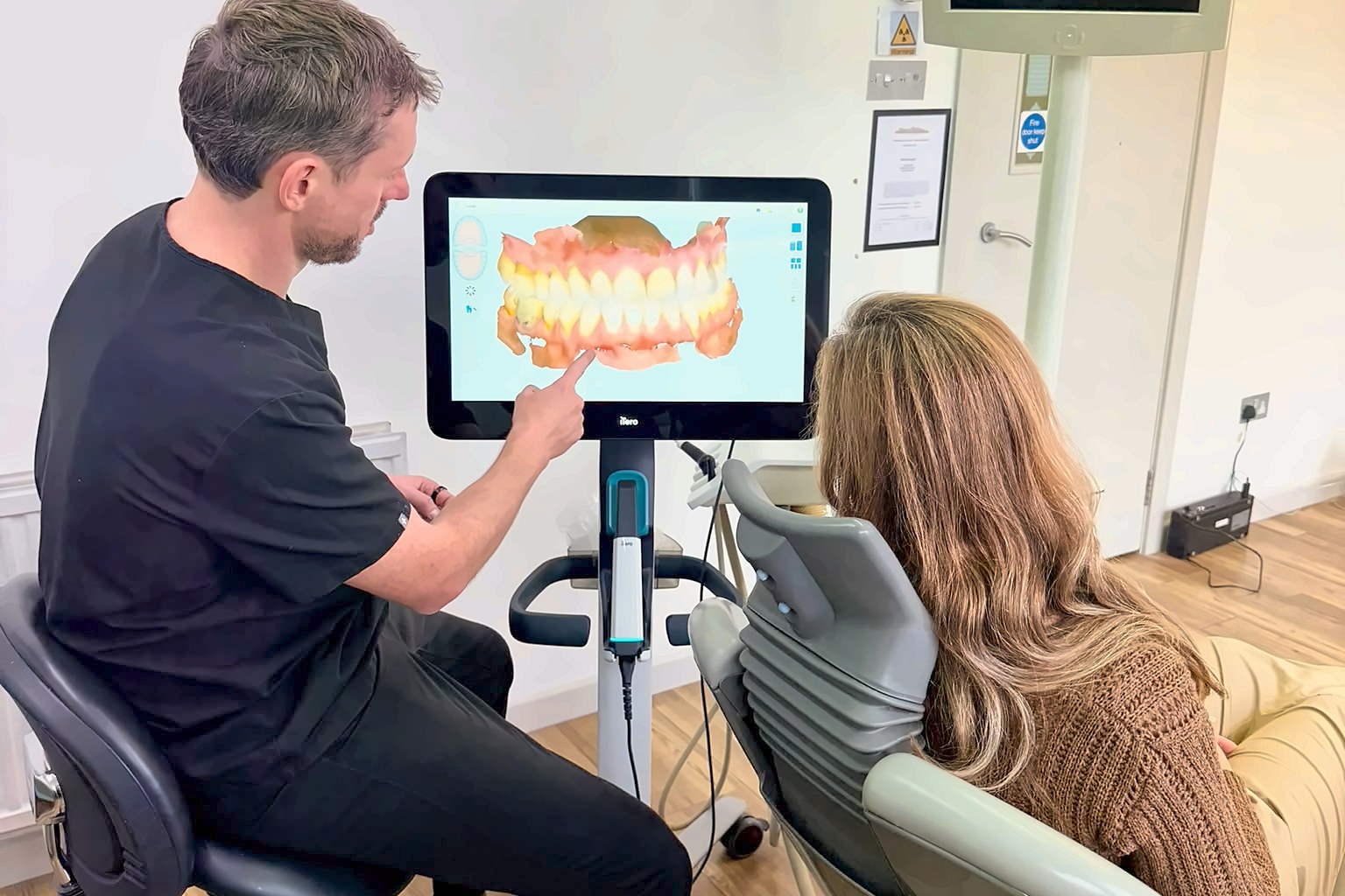 Dr Adam White reviewing a 3D scan of a patient’s teeth at Bellevue Dental