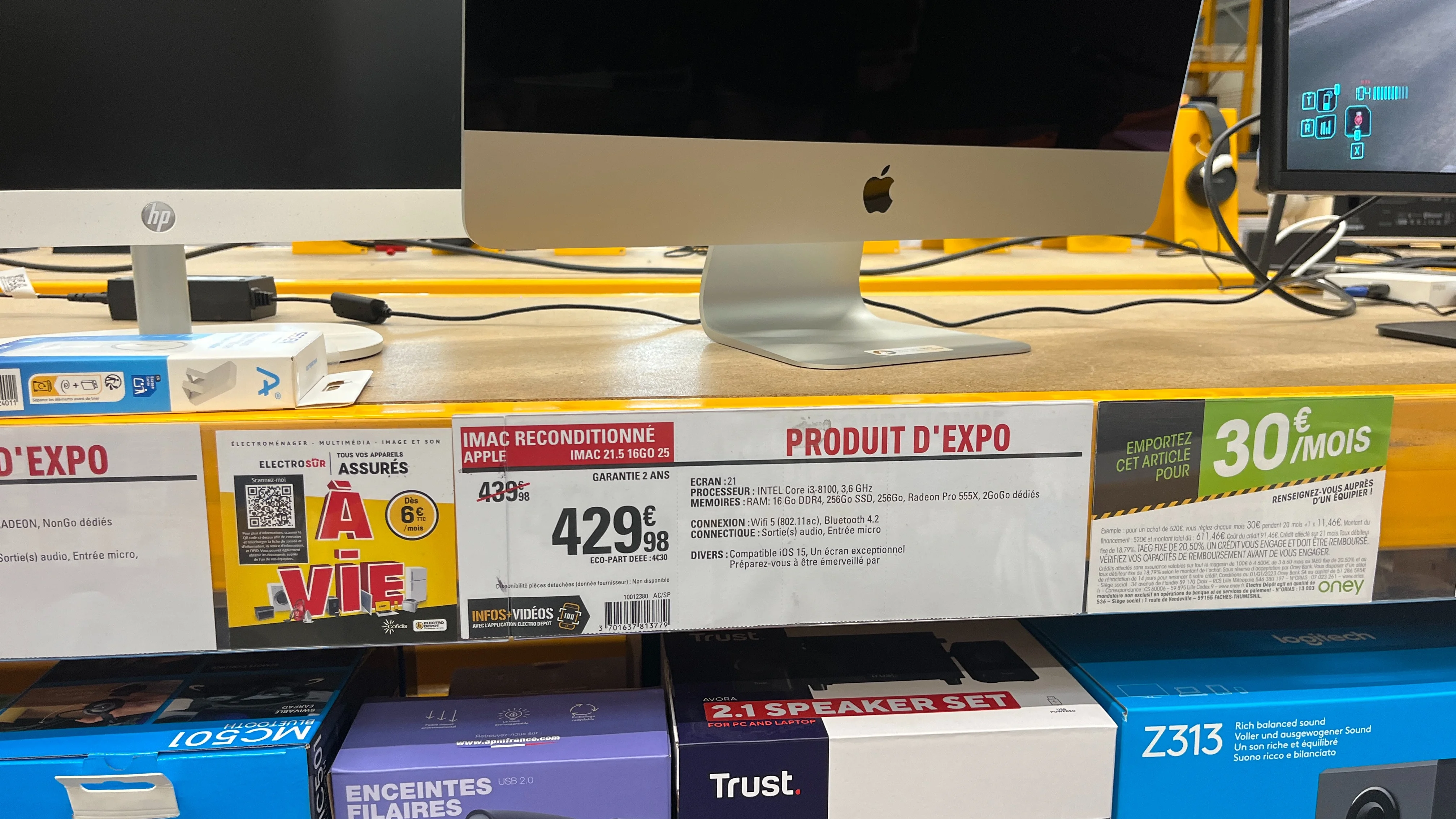 Affichage prix promotionnel en rayon dans un magasin pendant une opération commerciale
