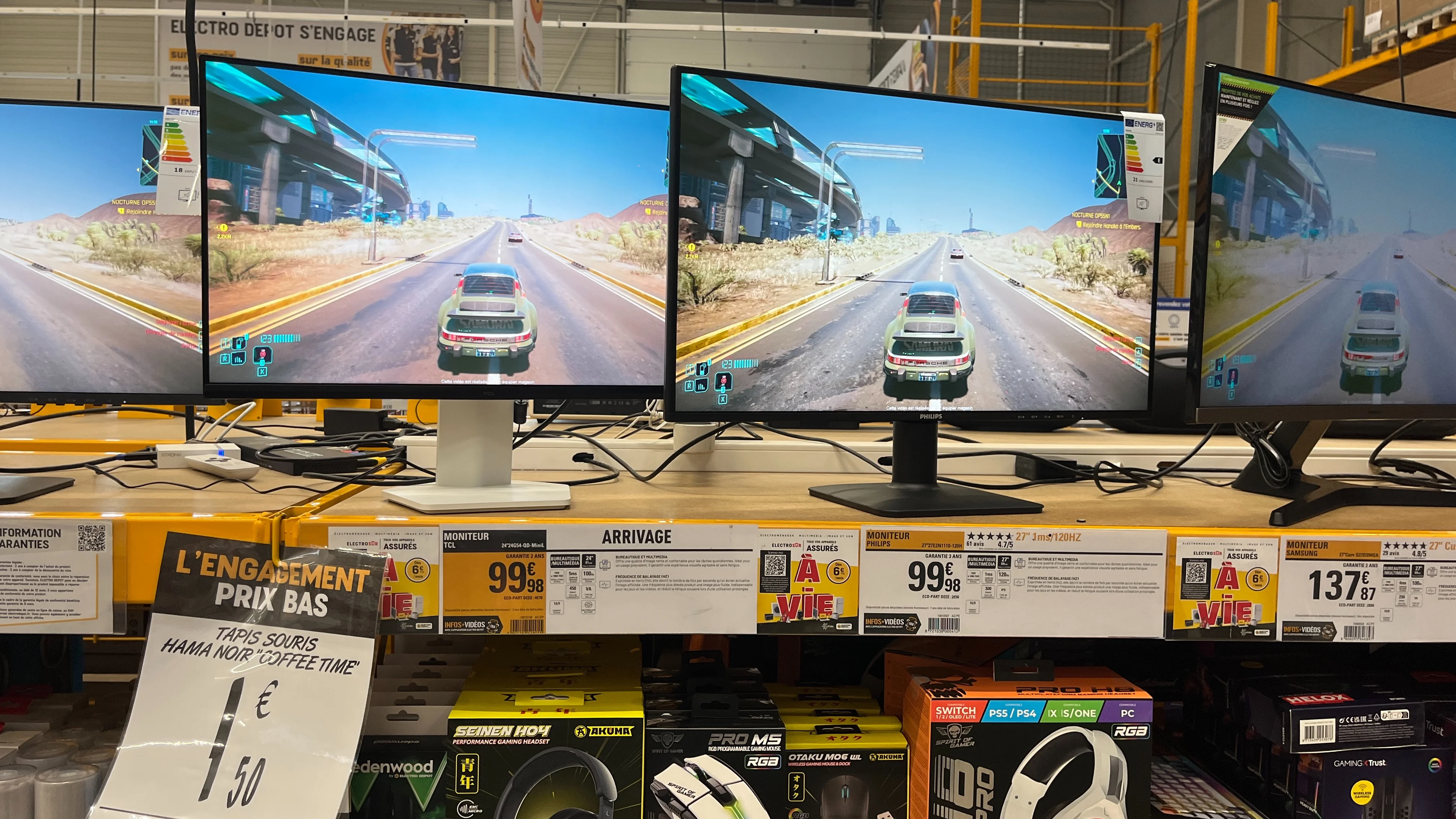 Étiquettes et affiches prix sur des produits en magasin