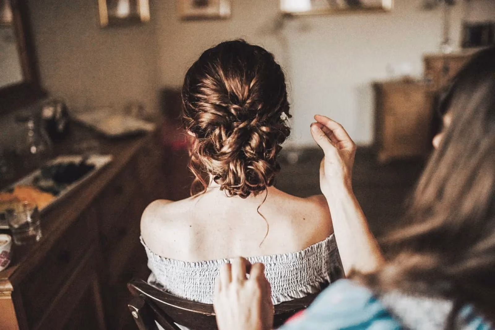 Svatební účesy a líčení - fotografie 5