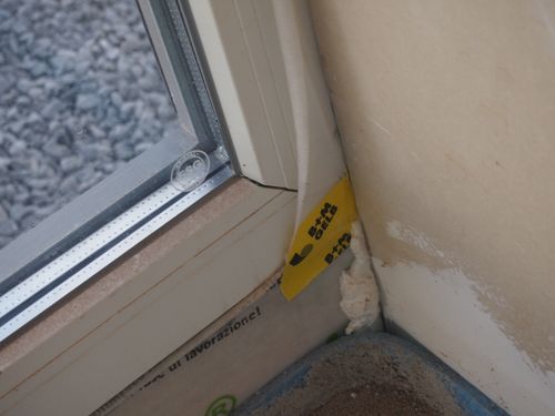 Offene Gehrungseckenverbindung eines Fensters