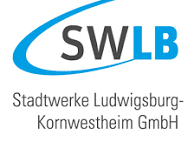 Logo der Stadtwerke Ludwigsburg-Kornwestheim GmbH mit blauem geschwungenem Strich.