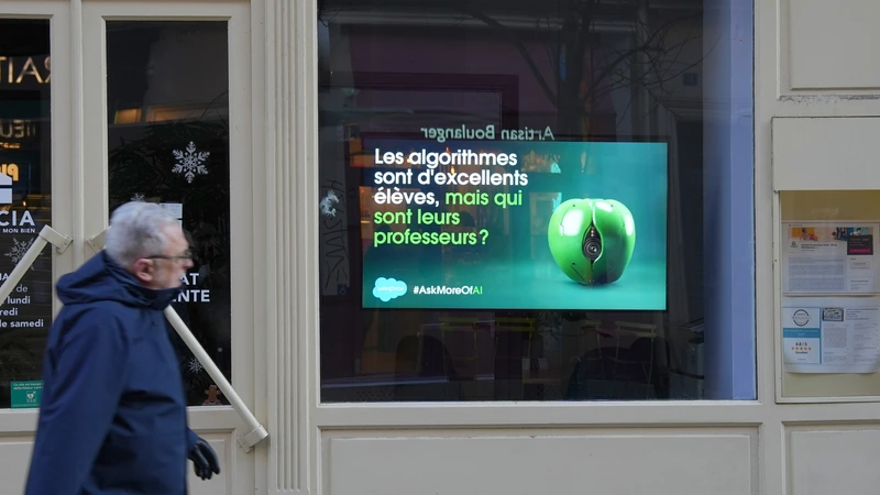 Un écran DOOH capable d'envoyer des datas en temps réel afin d'ajouter en continu le contenu.