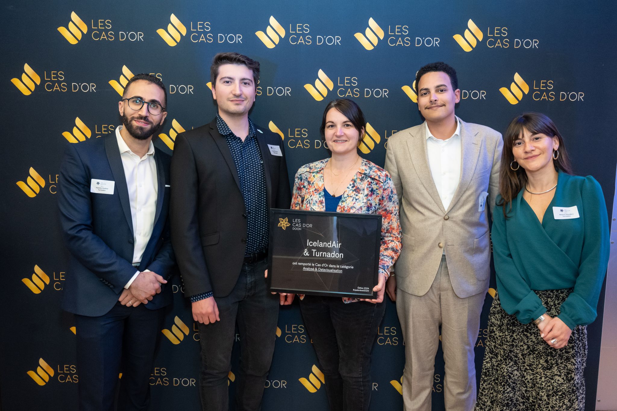 Photo lors du Trophée Or remporté par Turnadon et Icelandair aux Cas d'Or DOOH pour leur excellence en mesure et datavisualisation.