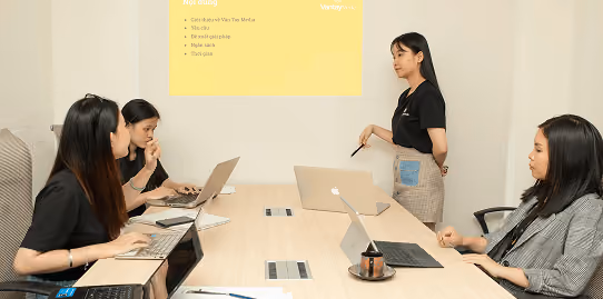Recruiter presenting a shortlist of candidates to the hiring team