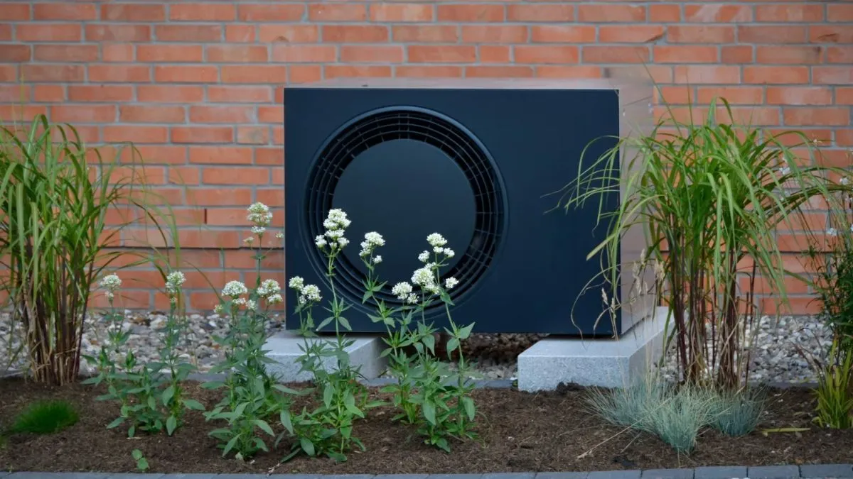 Pompe a chaleur ecologique installee par les artisans Gourdon a Nueil-les-Aubiers