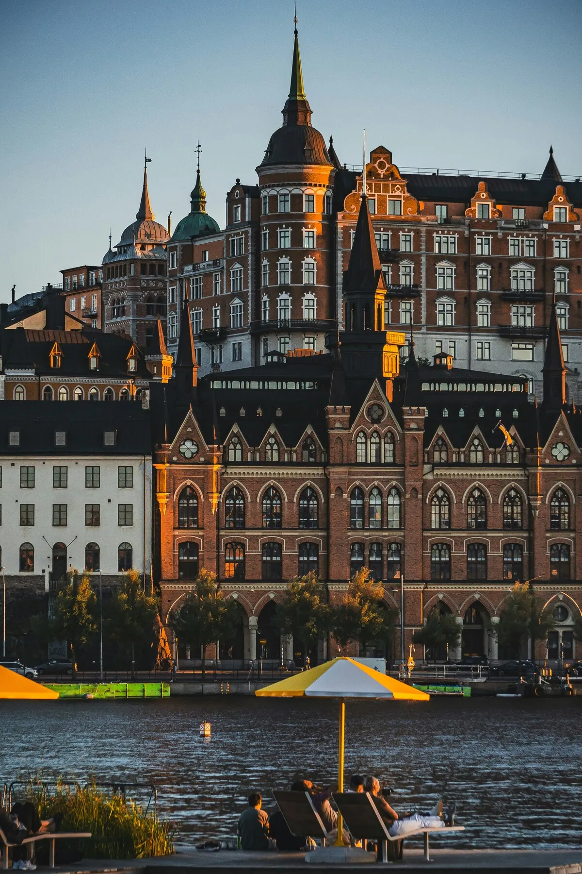 6 days in Helsinki and Stockholm. Design, forest sauna, alpacas, berry wine, Old Town and archipelago. Best for private Nordic travel.