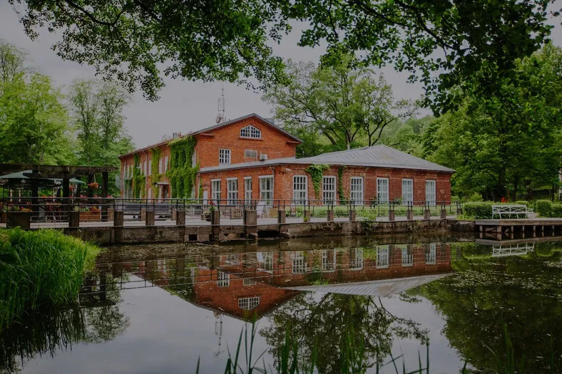 8 days in Southern Finland. Helsinki, Nuuksio, Tampere, Fiskars, huskies, reindeer, sauna and crafts. Best for private groups.