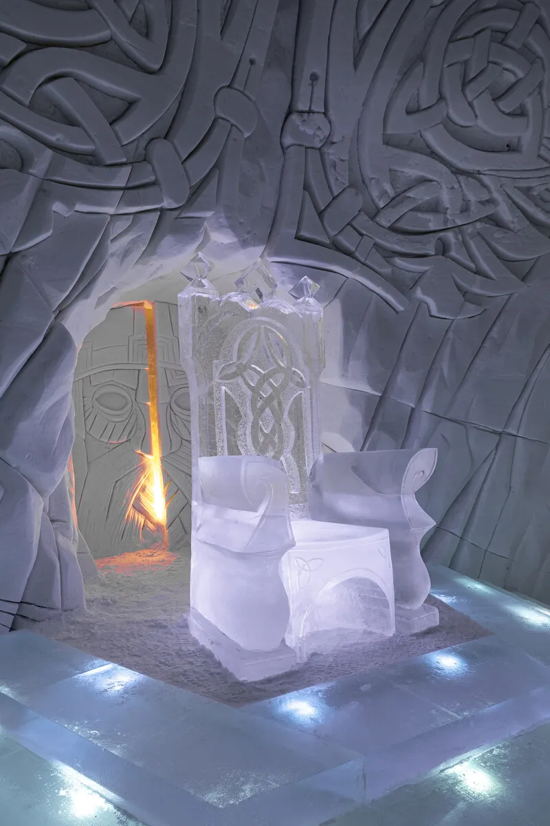 Tall snow relief with symmetrical patterns and pointed spires