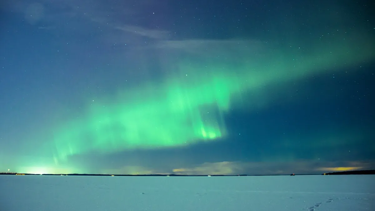 A private Northern Lights tour from Levi or Rovaniemi, combining flexible aurora hunting by private vehicle with a fireside forest picnic. Your guide can adjust the route during the evening as cloud cover, road conditions and viewing prospects change.