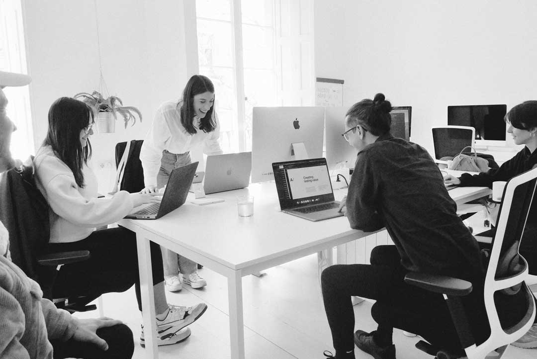 Reunión del equipo de Diseño en el estudio