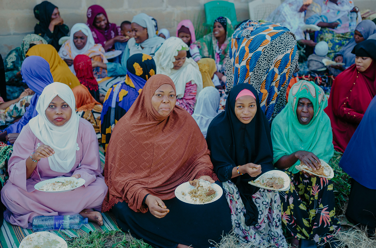 ARCD staff preparing and serving hot meals to displaced families in Sudan