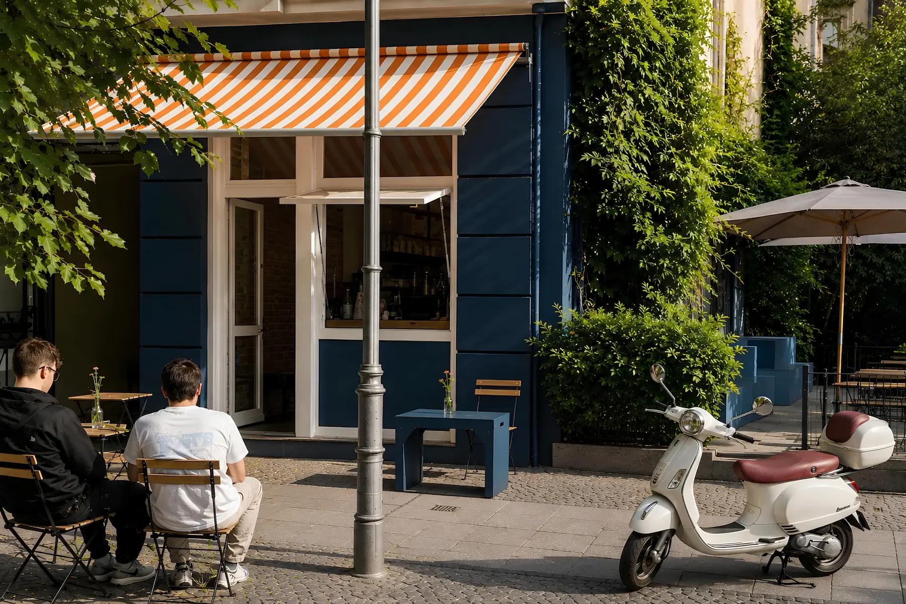 Restaurant-, Café- oder Bistrofläche mit großer Außenterrasse in Berlin-Kreuzberg.