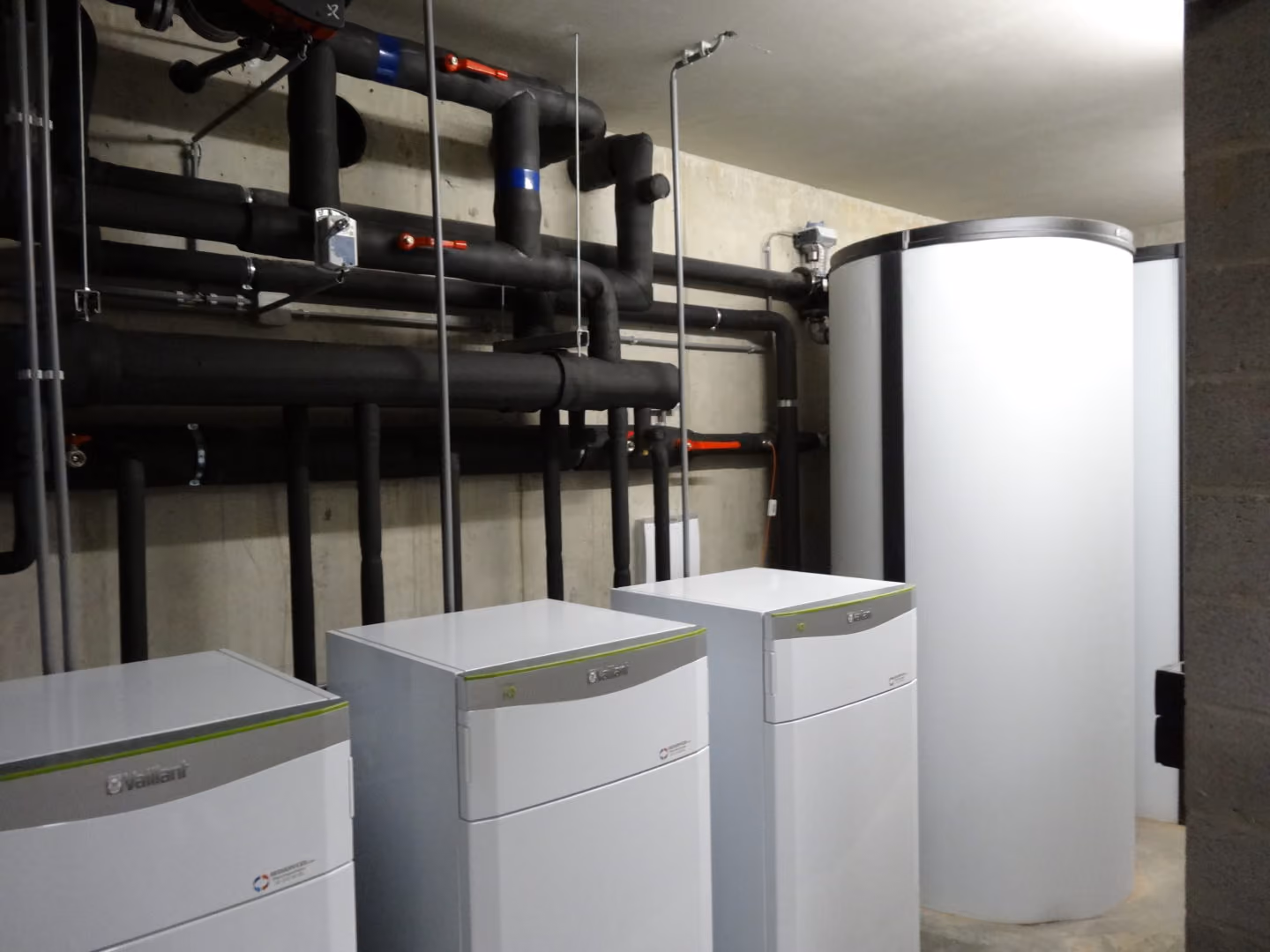 Collectieve warmtepompinstallatie in de technische ruimte in Schilde