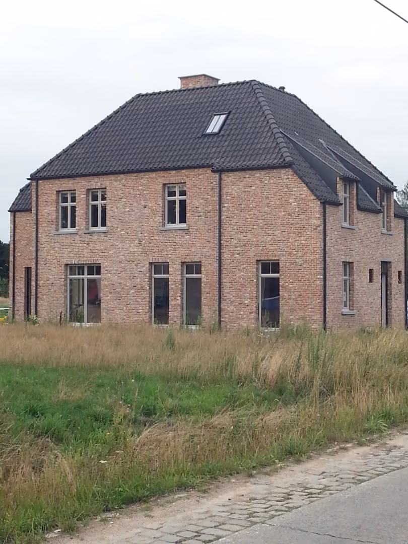 Geothermische warmtepomp van Geoservices in een open bebouwing in Putte