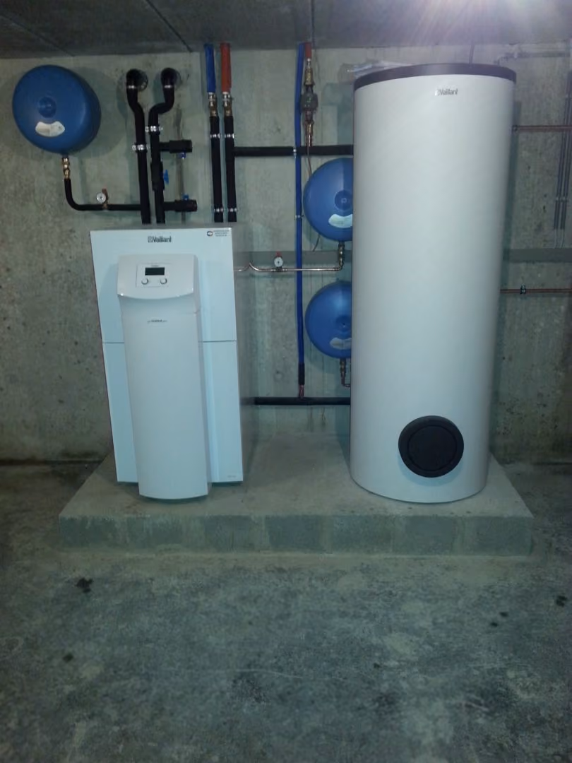 Vaillant geoTHERM warmtepomp van 10,9 kW in de technische ruimte in Putte