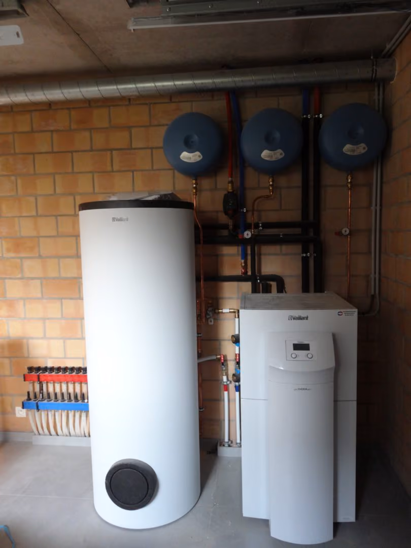 Vaillant geoTHERM warmtepomp van 10,9 kW met verticale turbo-sondes in Sint-Gillis-Waas