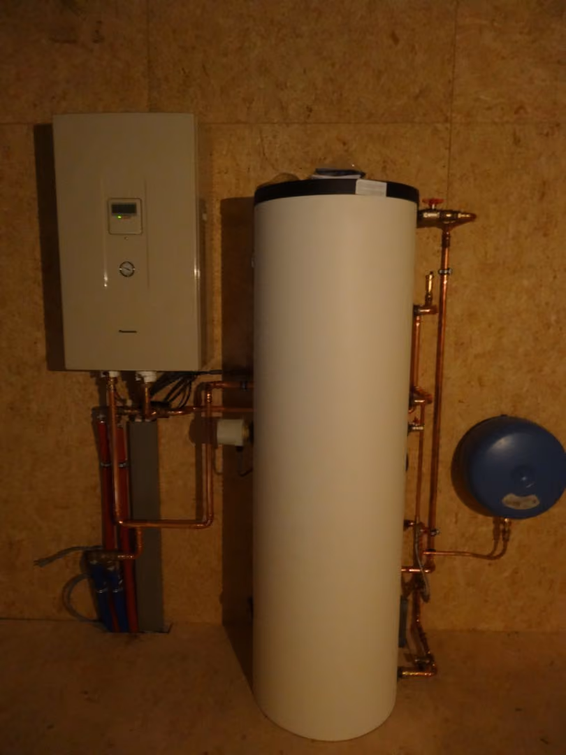 Boiler van 300 liter aangesloten op de lucht-water warmtepomp in Lier
