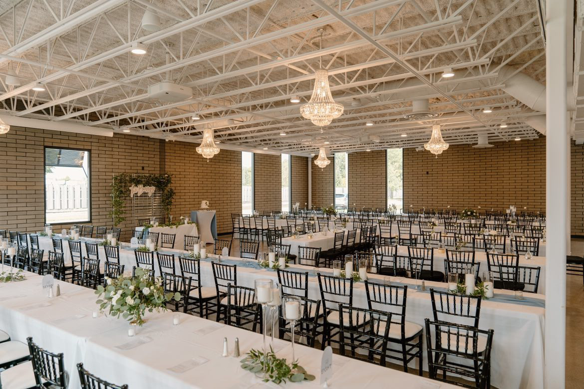 white-table-layout-weddings-2
