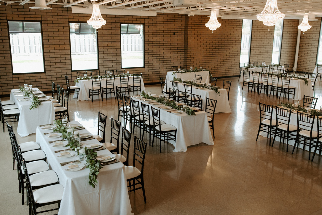 holland-mi-wedding-table-layouts-port393