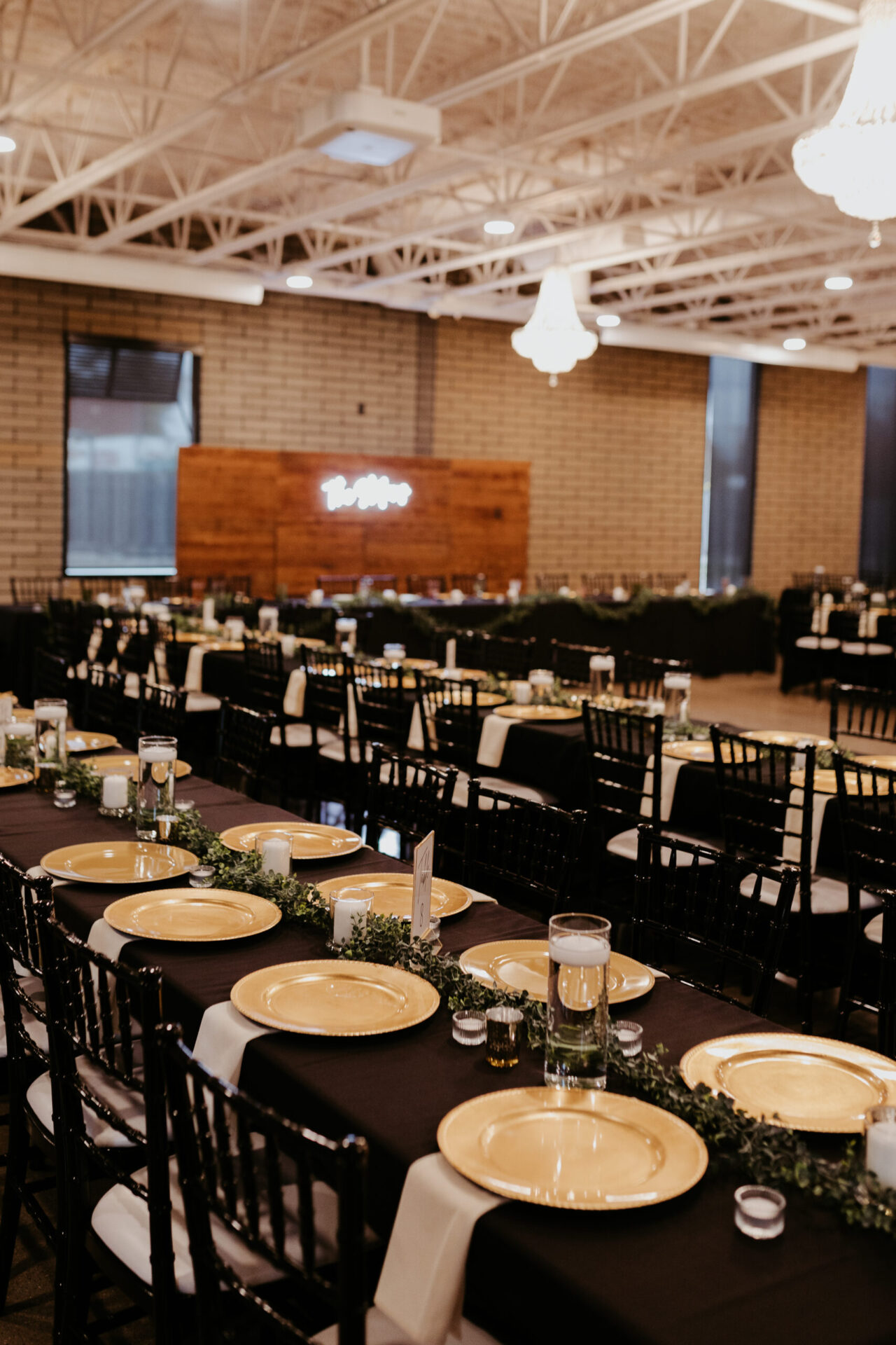 simple-wedding-table-displays-scaled
