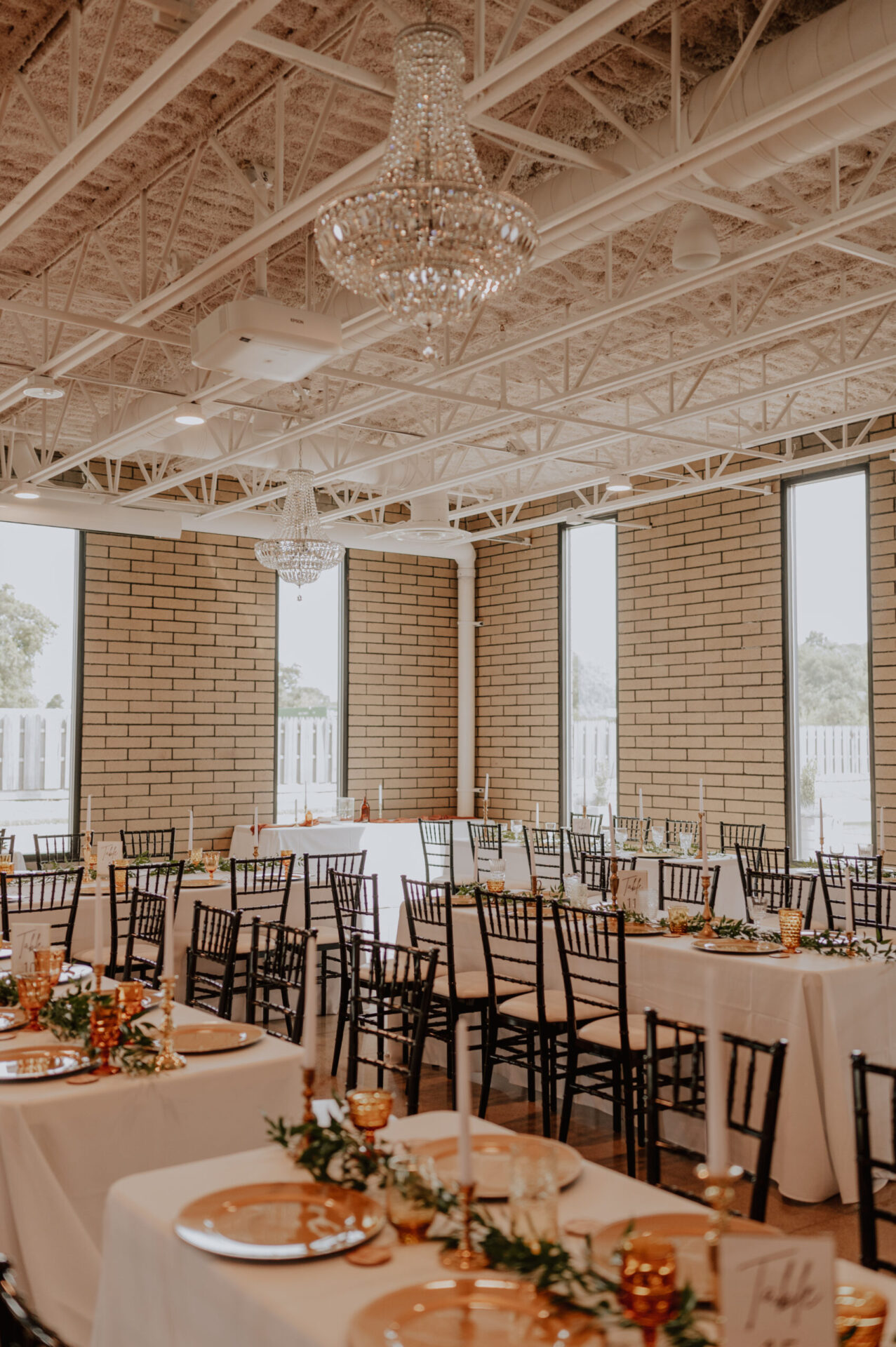 elegant-wedding-table-layout-holland-mi-scaled