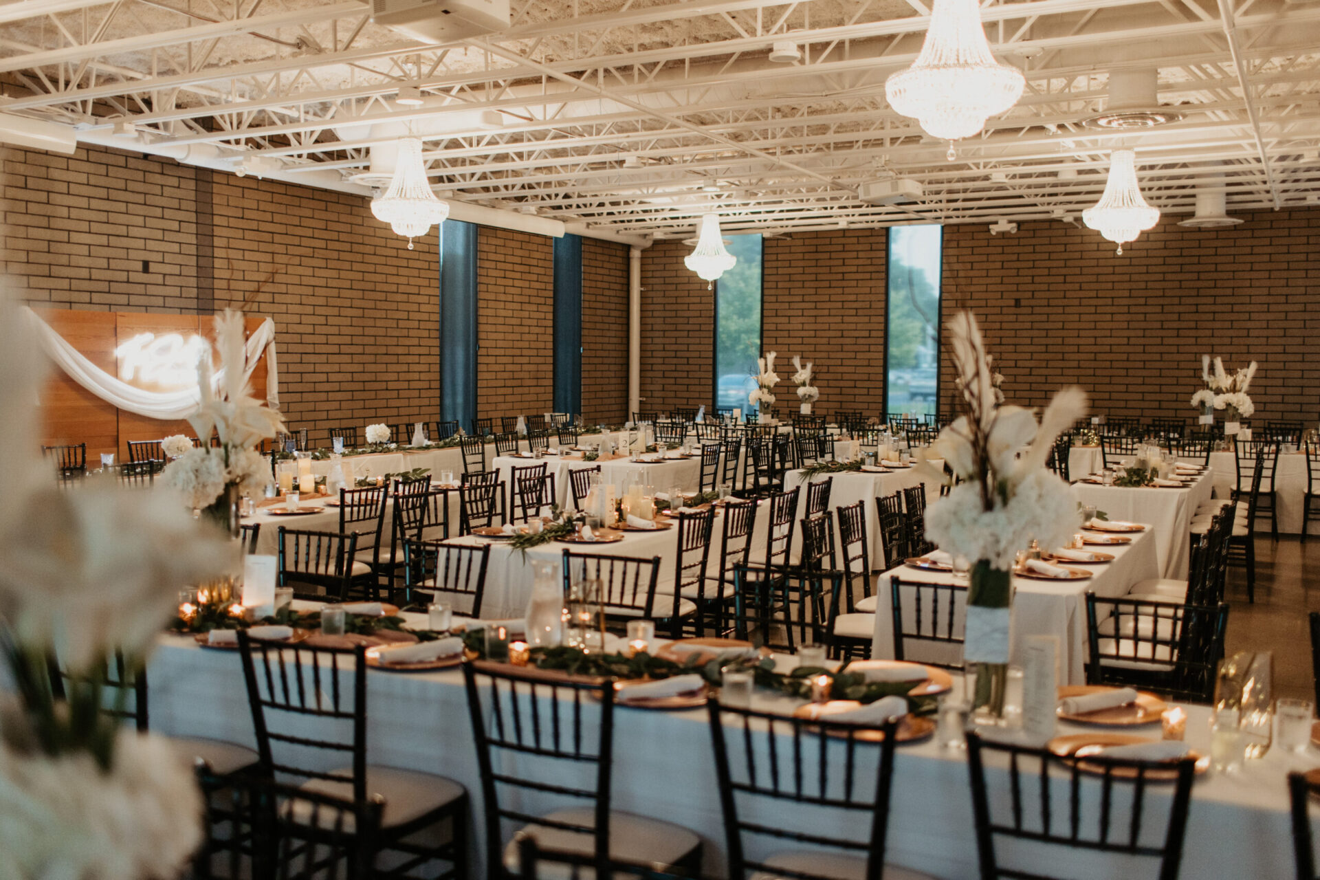 beautiful-wedding-table-layout-holland-mi-scaled