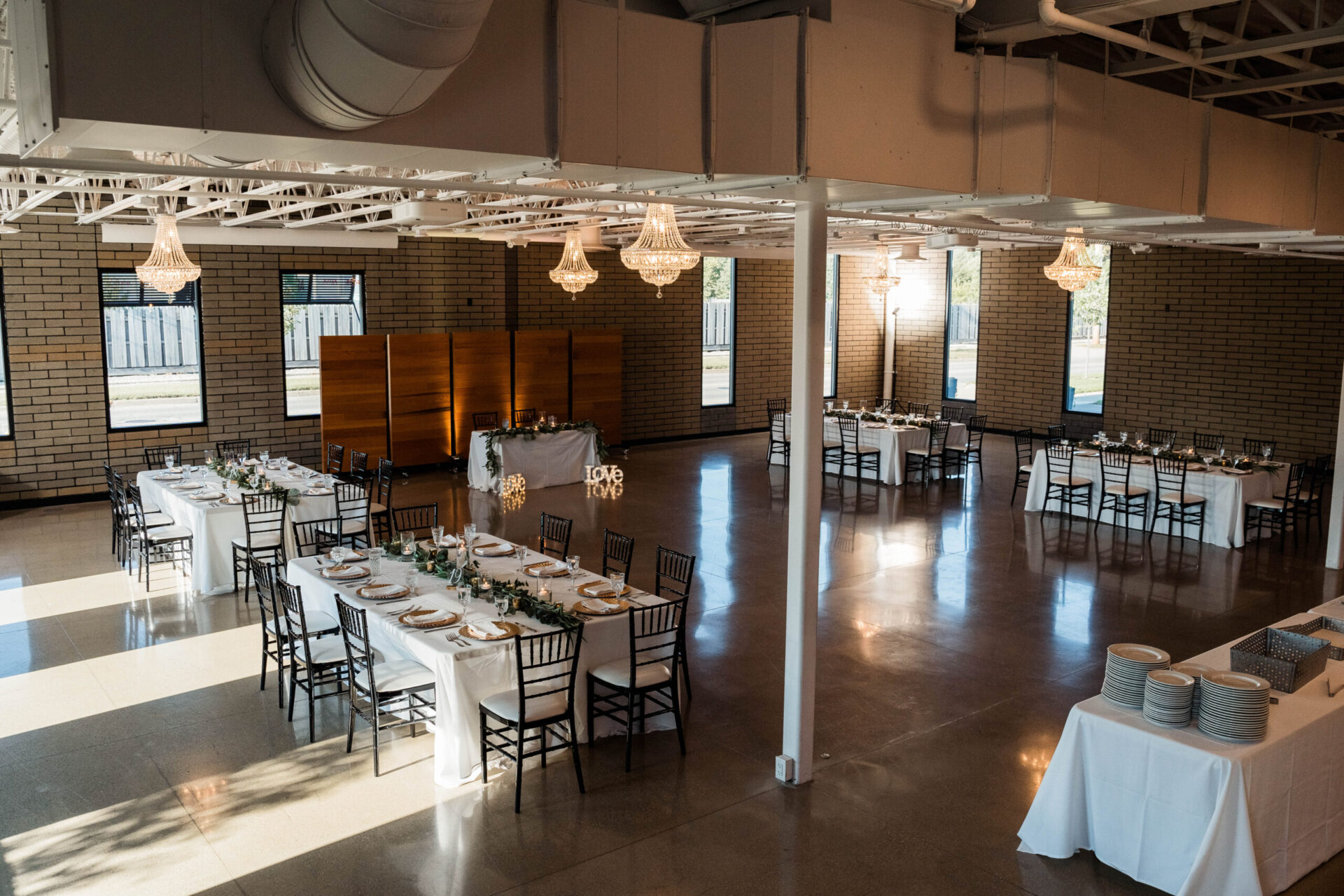 open-space-wedding-table-layout-port-393-scaled