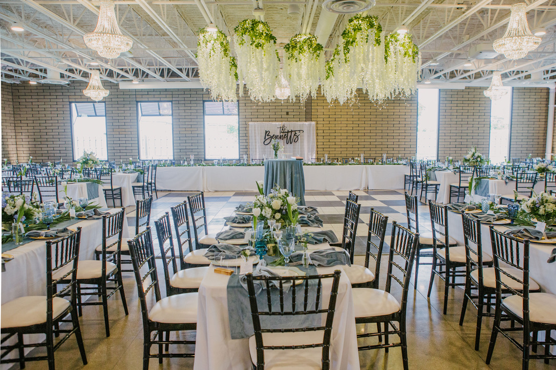 white-table-layout-weddings