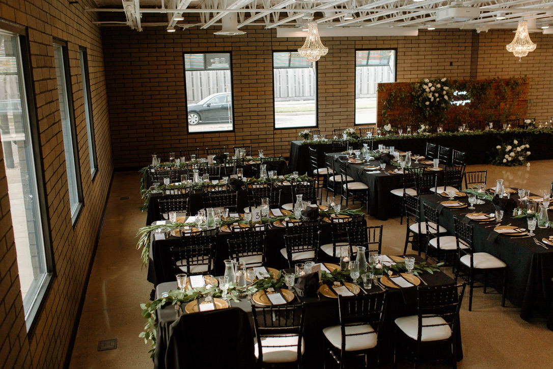 simple-wedding-table-layout-holland-mi
