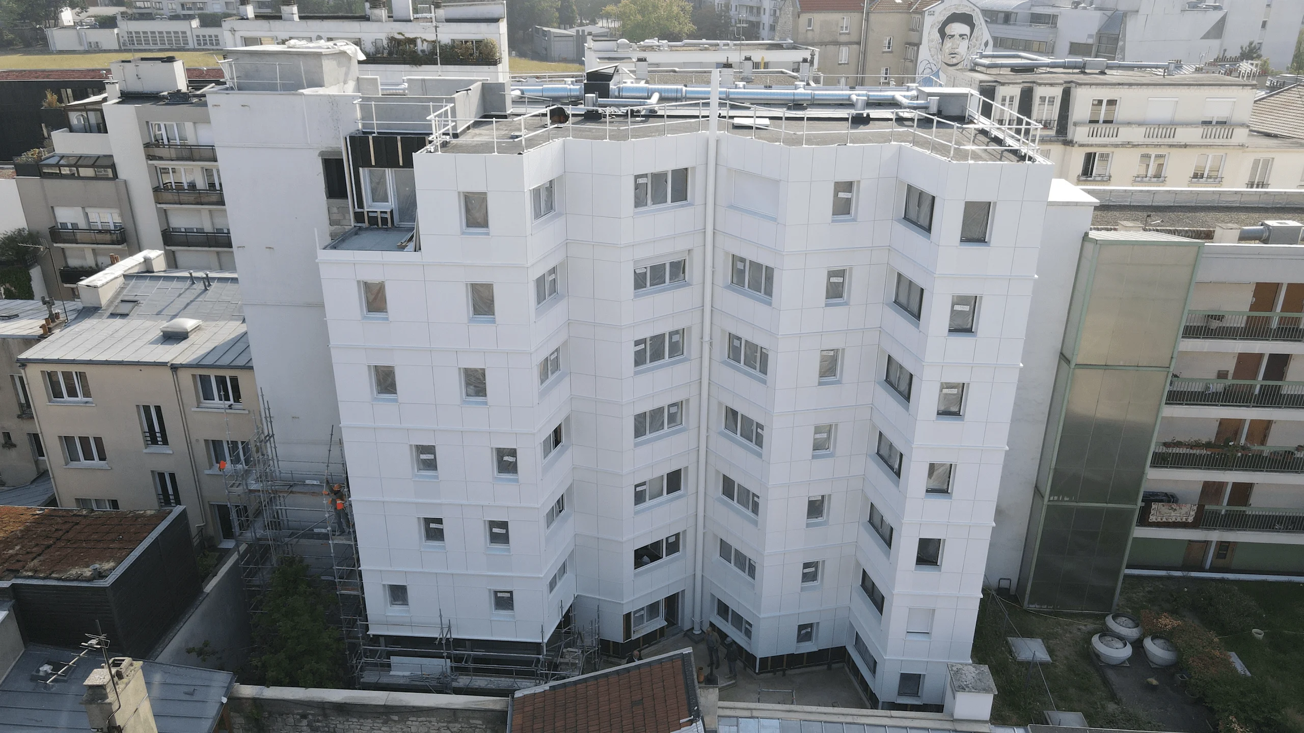Façade — extension et réhabilitation d'un foyer de jeunes travailleurs, rue Haxo, Paris 20e