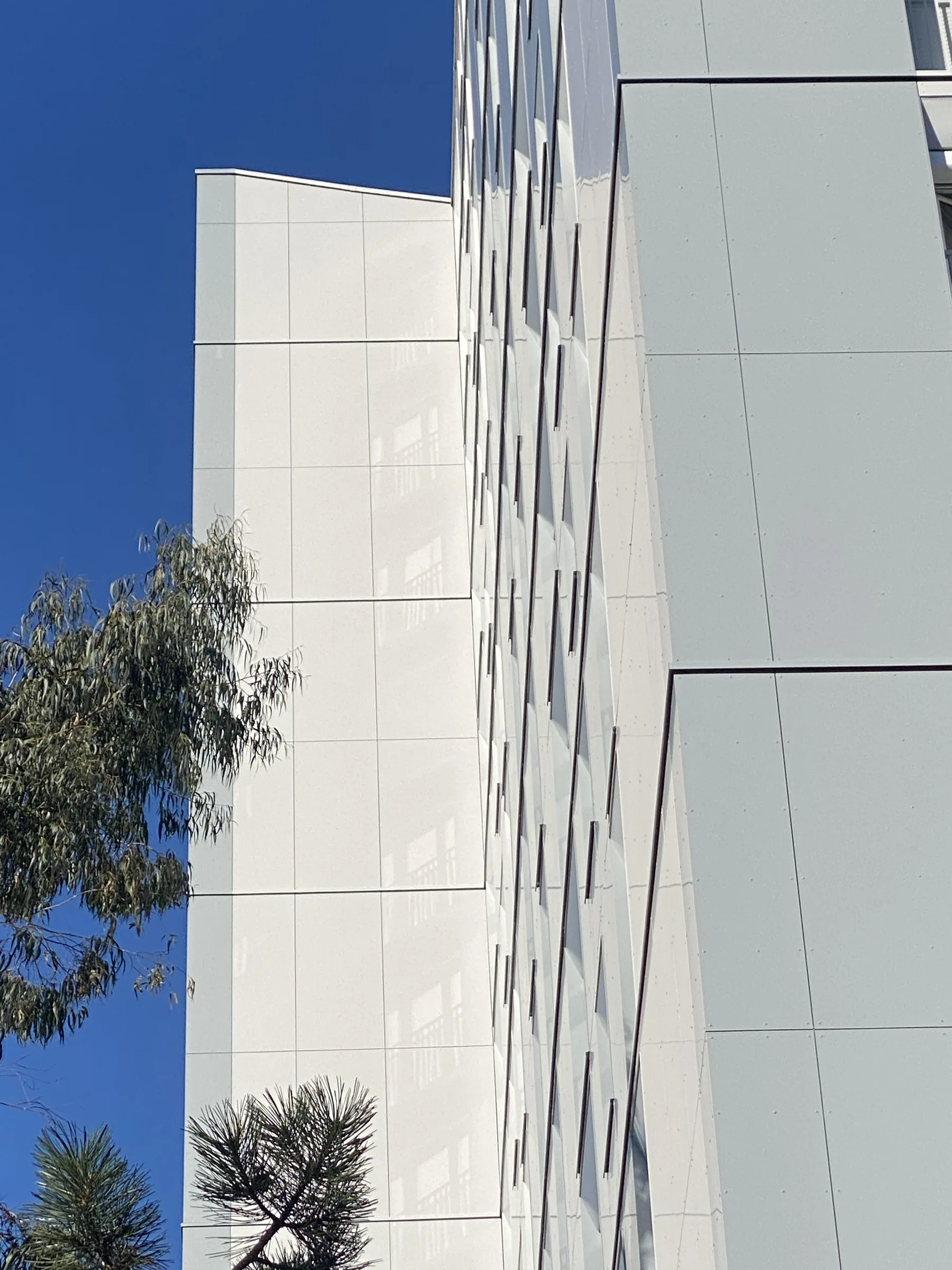 Détail de façade — réhabilitation de deux tours de logements, Parvis du Breuil, Antony (92)