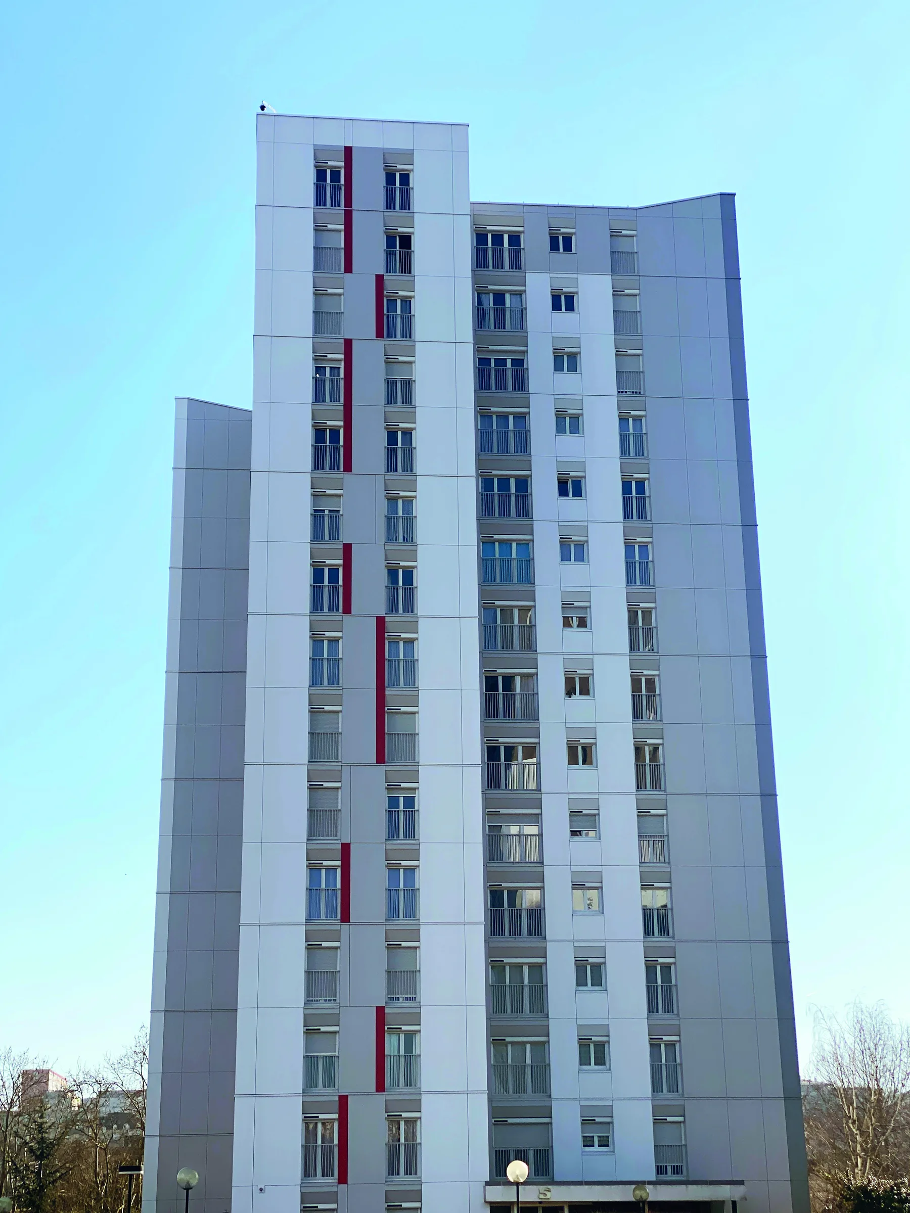 Façade — réhabilitation de deux tours de logements, Parvis du Breuil, Antony (92)