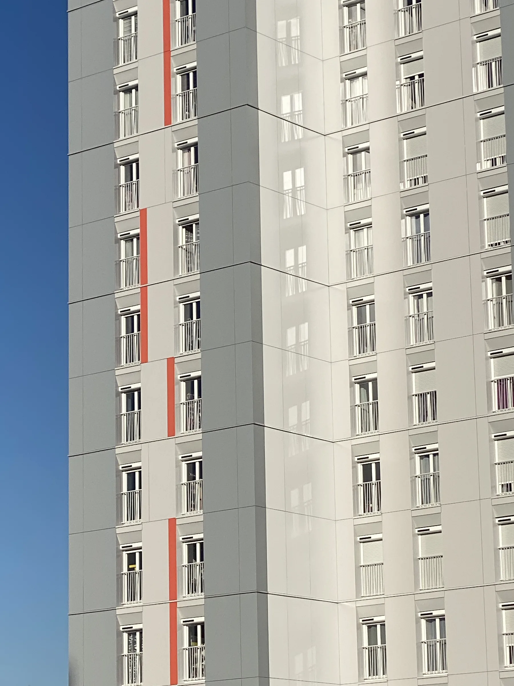 Détail de façade — réhabilitation de deux tours de logements, Parvis du Breuil, Antony (92)