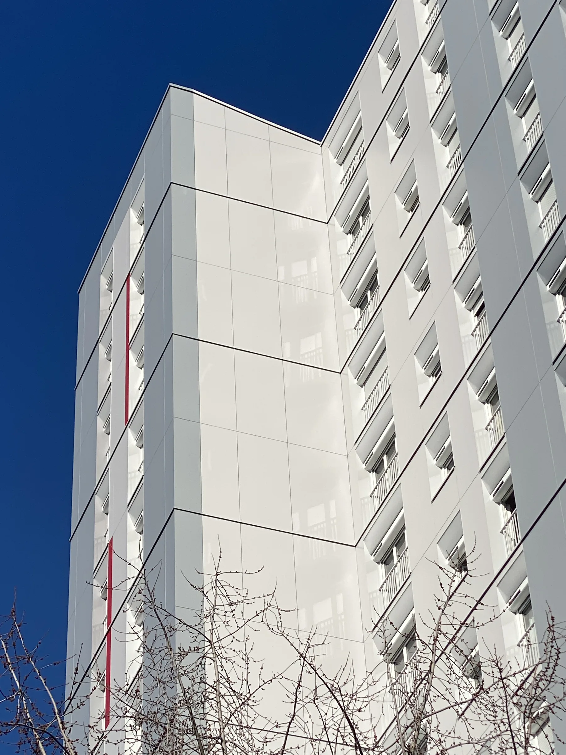 Détail de façade — réhabilitation de deux tours de logements, Parvis du Breuil, Antony (92)