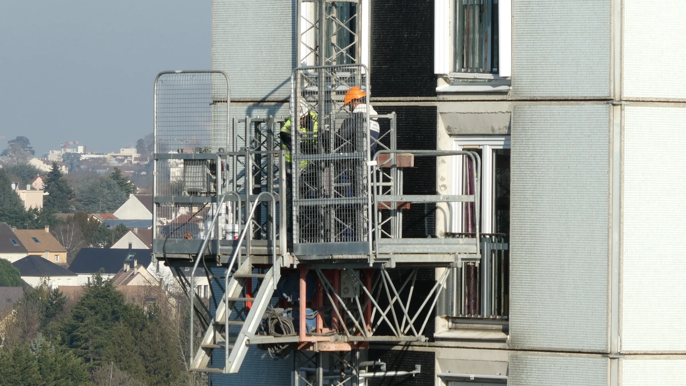 Vue du chantier — réhabilitation de deux tours de logements, Parvis du Breuil, Antony (92)