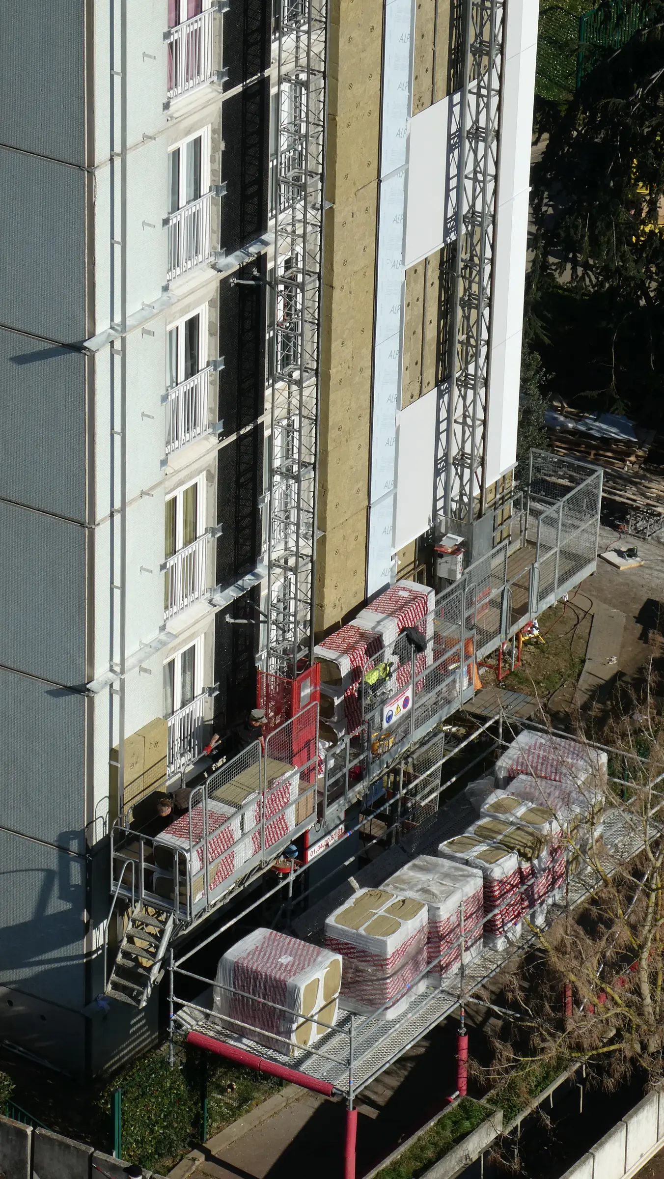 Vue du chantier — réhabilitation de deux tours de logements, Parvis du Breuil, Antony (92)