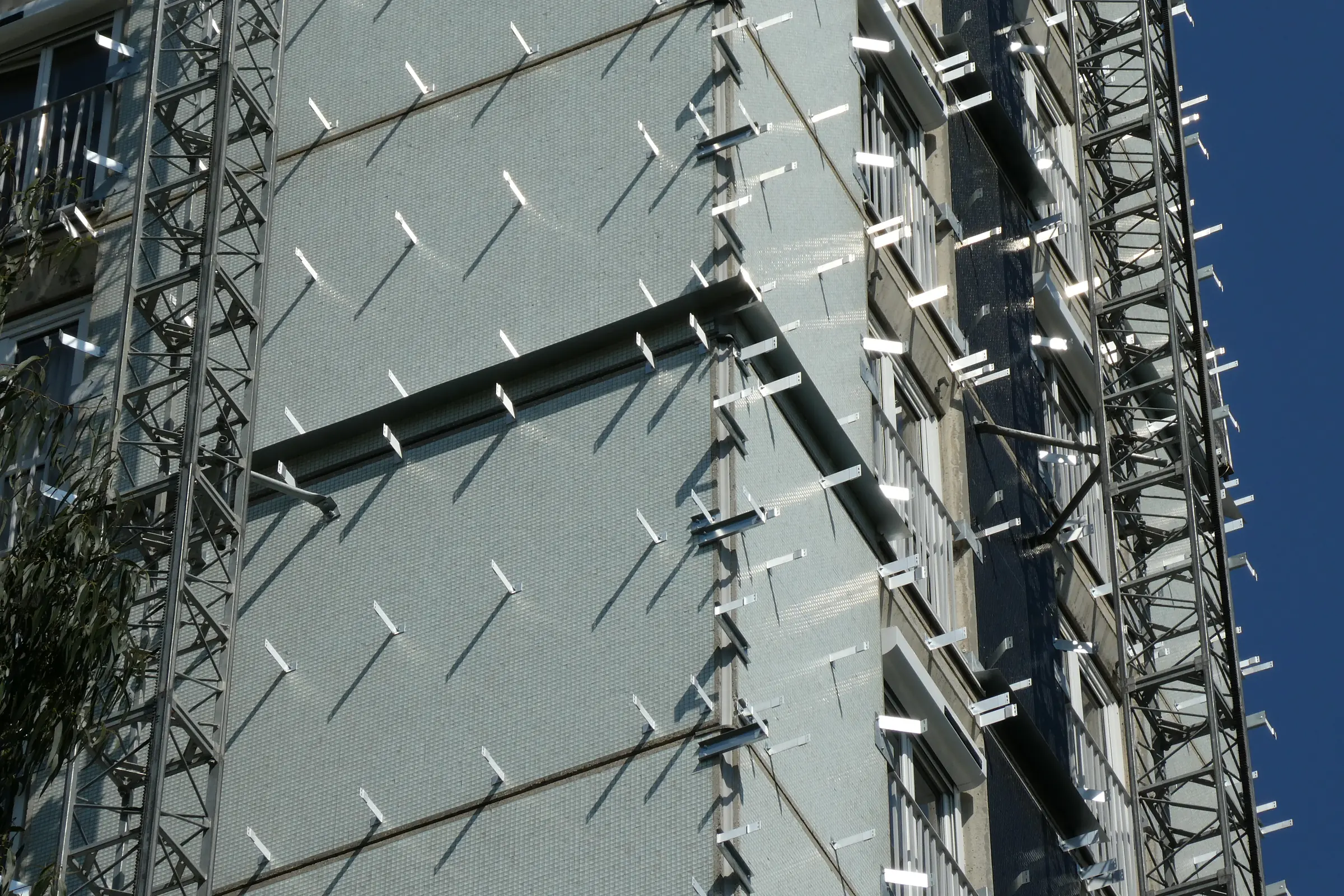 Vue du chantier — réhabilitation de deux tours de logements, Parvis du Breuil, Antony (92)