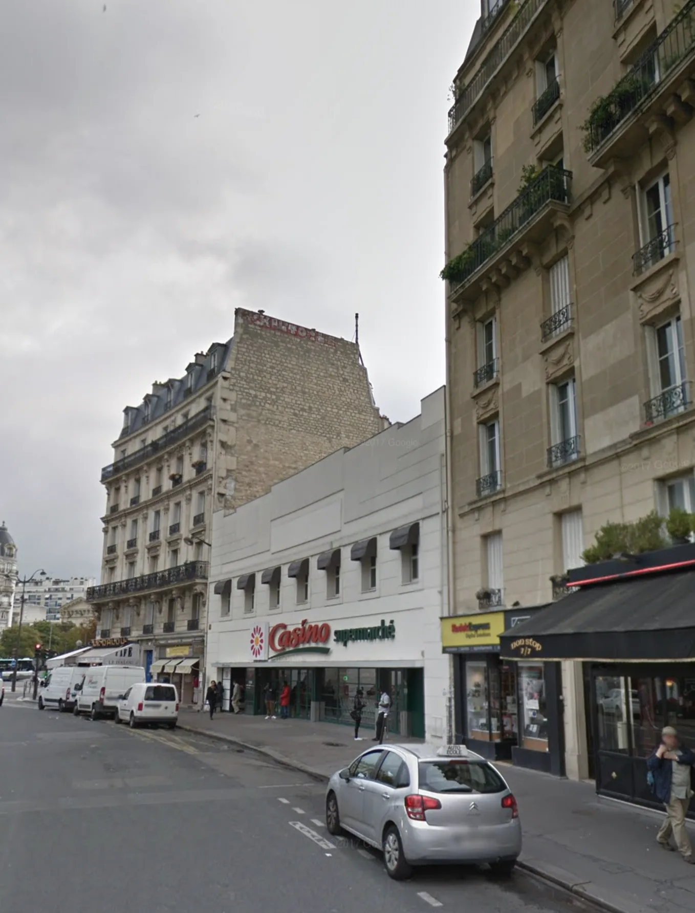 Vue avant travaux — surélévation d'une auberge de jeunesse Les Piaules, place de la Nation, Paris 12e