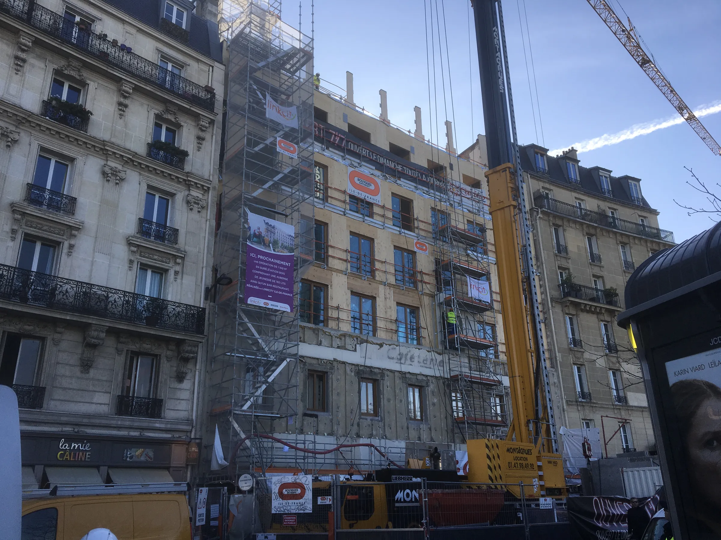 Vue du chantier — surélévation d'une auberge de jeunesse Les Piaules, place de la Nation, Paris 12e