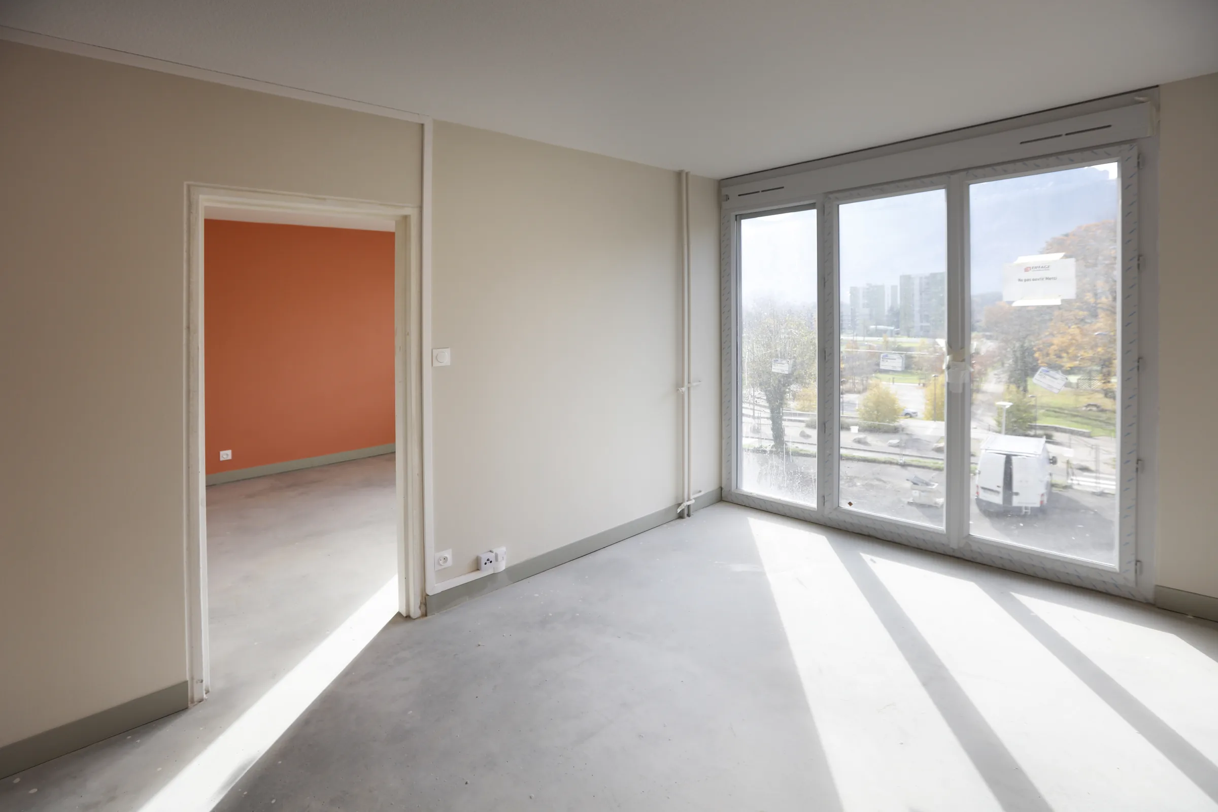 Intérieur d'appartement — réhabilitation lourde d'une résidence de 127 logements, quartier Bourg-Vieux, Voreppe (38)