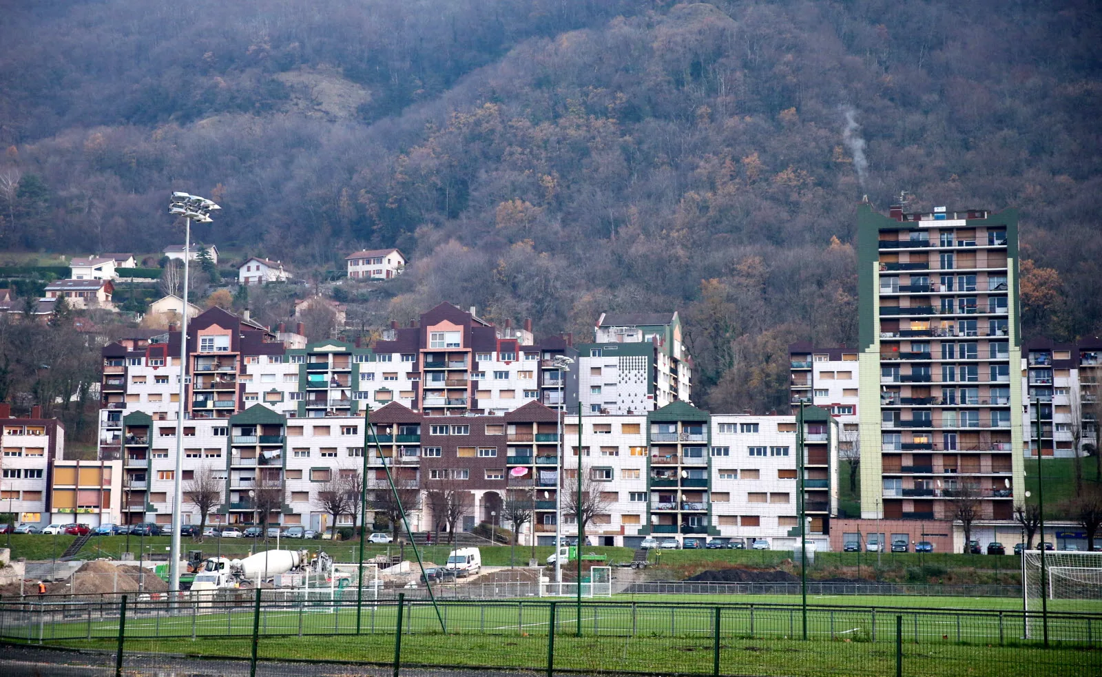 Vue avant travaux — réhabilitation lourde d'une résidence de 127 logements, quartier Bourg-Vieux, Voreppe (38)