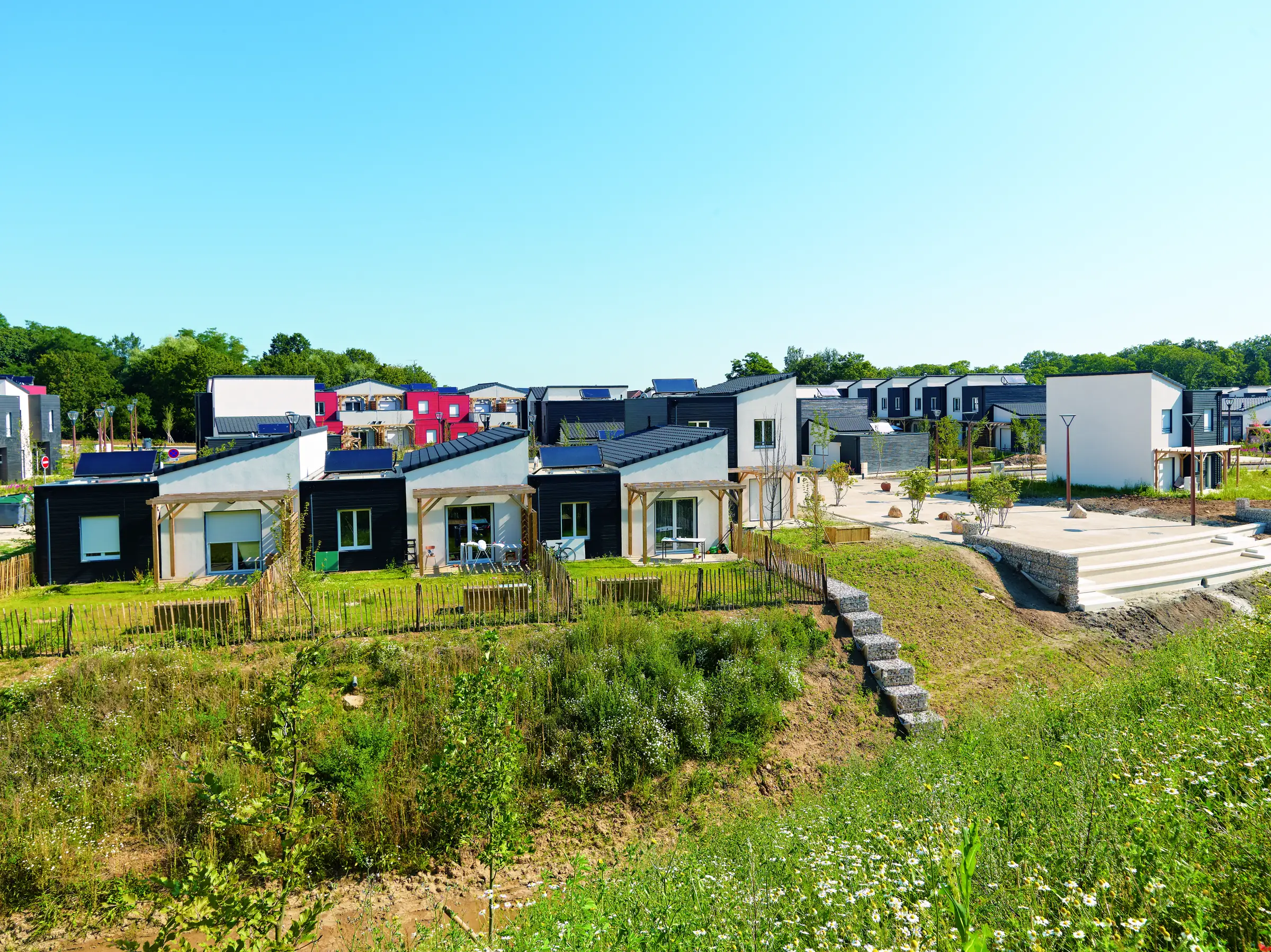 Façade — création hors-site d'un écoquartier de 75 maisons de ville, Bois Plaisance, Vert-Saint-Denis (77)